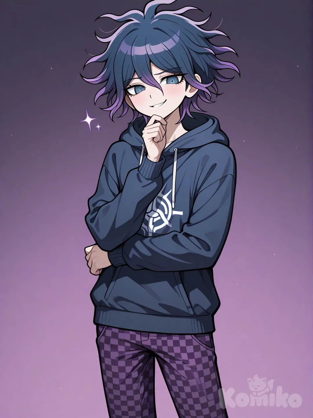аниме парень хакер(стиль данганронпы) рост 157 вес 46 Сиреневые волосы с затемнёнными концами,растрёпыш, короткие волосы голубые глаза, тёмная толстовка синего оттенка с символом в виде тёмно-фиолетовым символом взлома, чёрно-фиолетовые штаны в клеточку. Задумчивый, рука касается подбородка, стоит на ногах, 19 лет, по пояс, высокомерная ухмылка