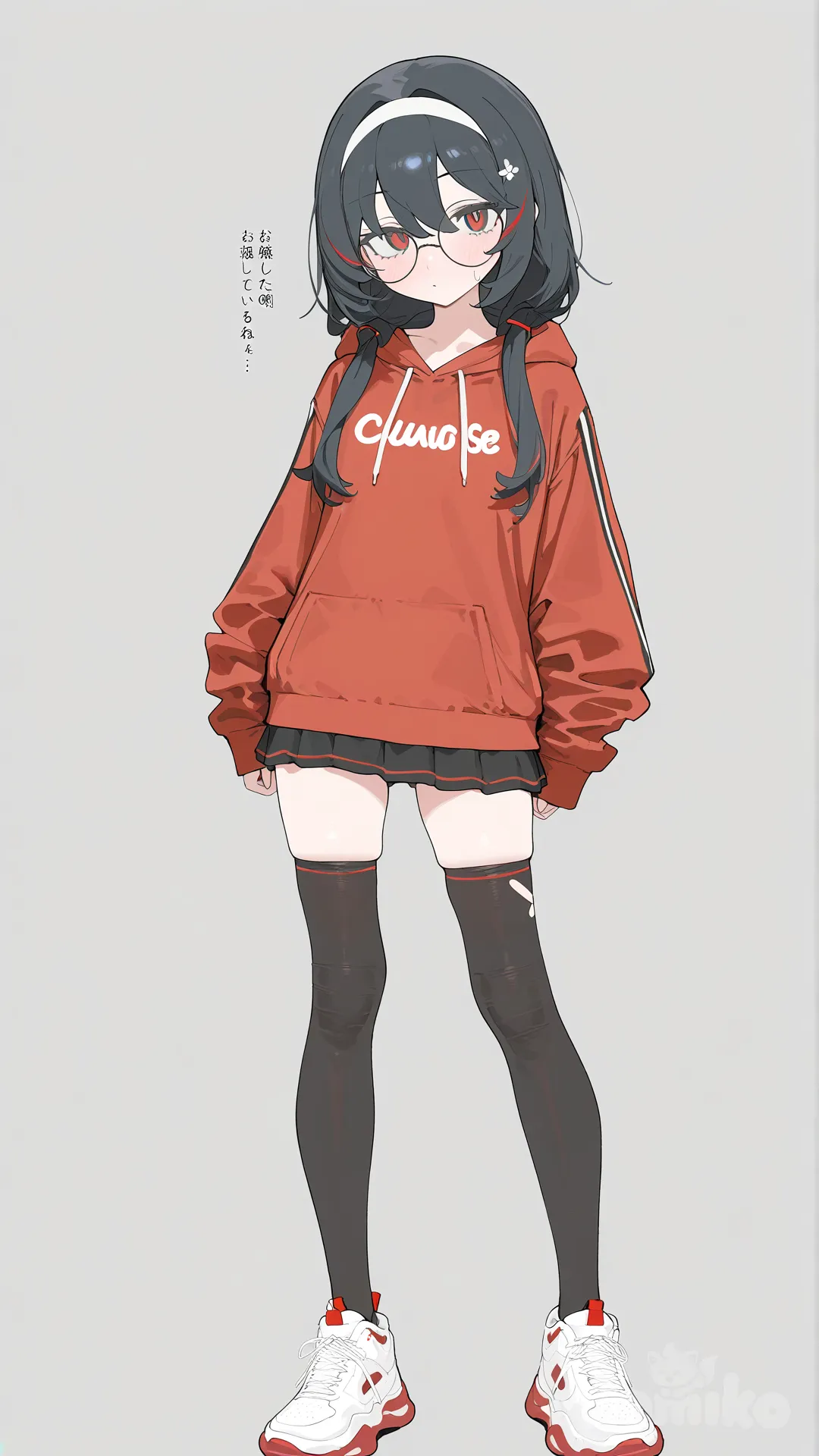 Chica pequeña, ojos rojos, cabello negro corto, diadema, gafas redondas, sudadera ligera negra y roja, falda lisa corta negra con rojo, calcetas negras largas, cuerpo completo