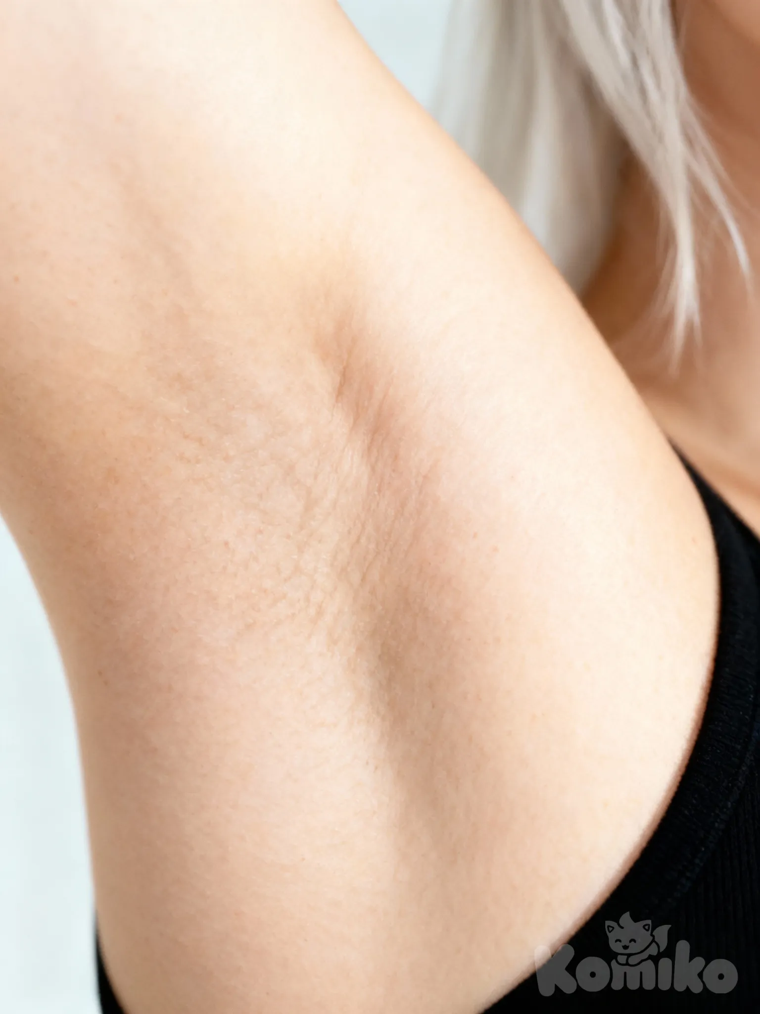 clean underarms with natural skin texture, soft lighting, realistic pores, subtle creases, smooth and even skin tone, no blemishes, no hyperpigmentation, healthy appearance. Ultra-realistic photography, high detail, natural color, dermatology-style reference image.