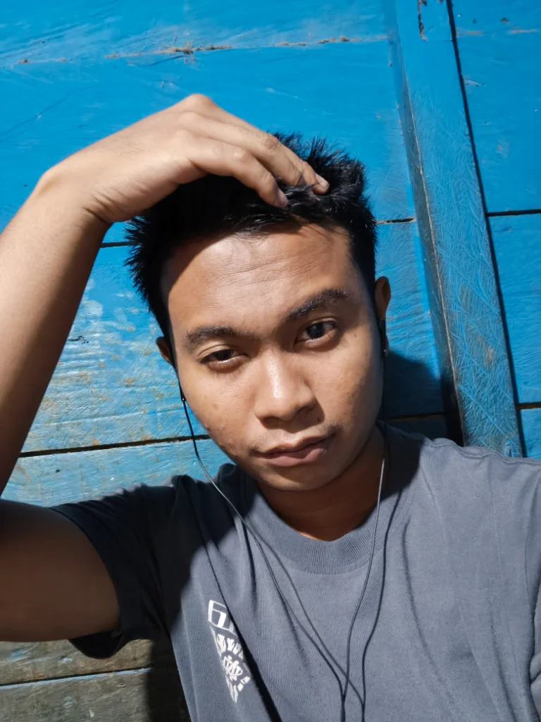 Pria Pahlawan Dramatis AI Song generator