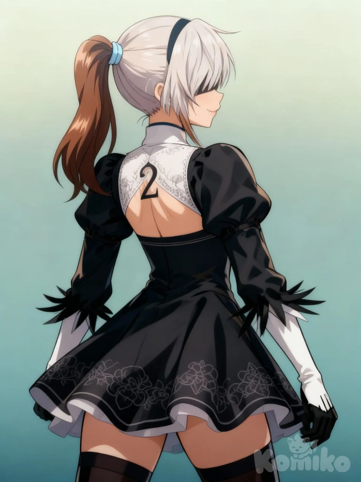 Esta con un disfras de la personaje 2B, nier automata