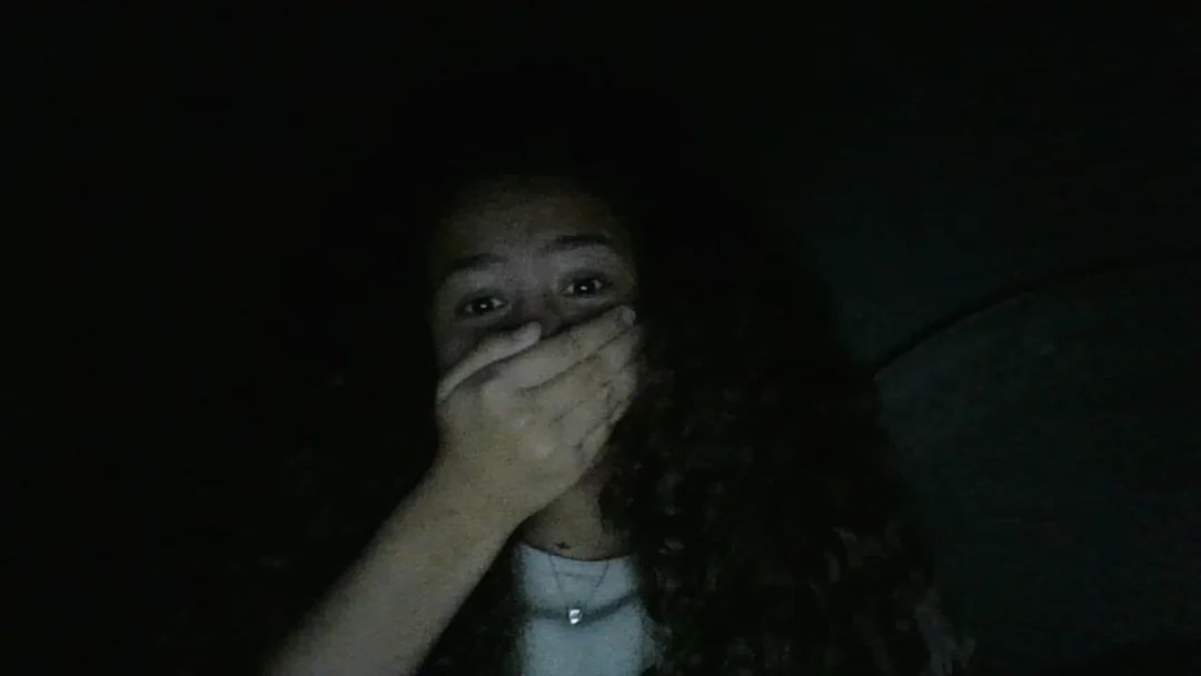 GUYS HELP.....IM HEARING MUSIC AT 3AM T^T